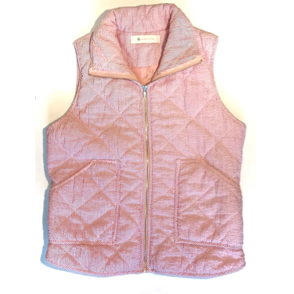 3/$25 Impeccable pig pink seersucker quilted outerwear vest size small
